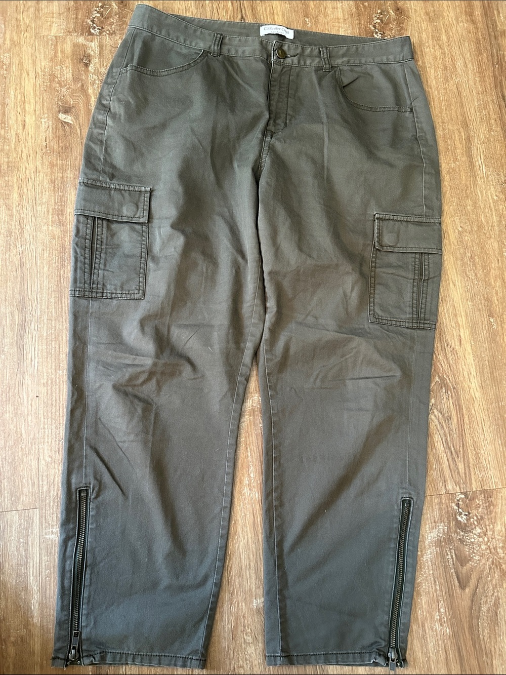 Coldwater Creek Olive Green Cargo capris with Ankle Zips